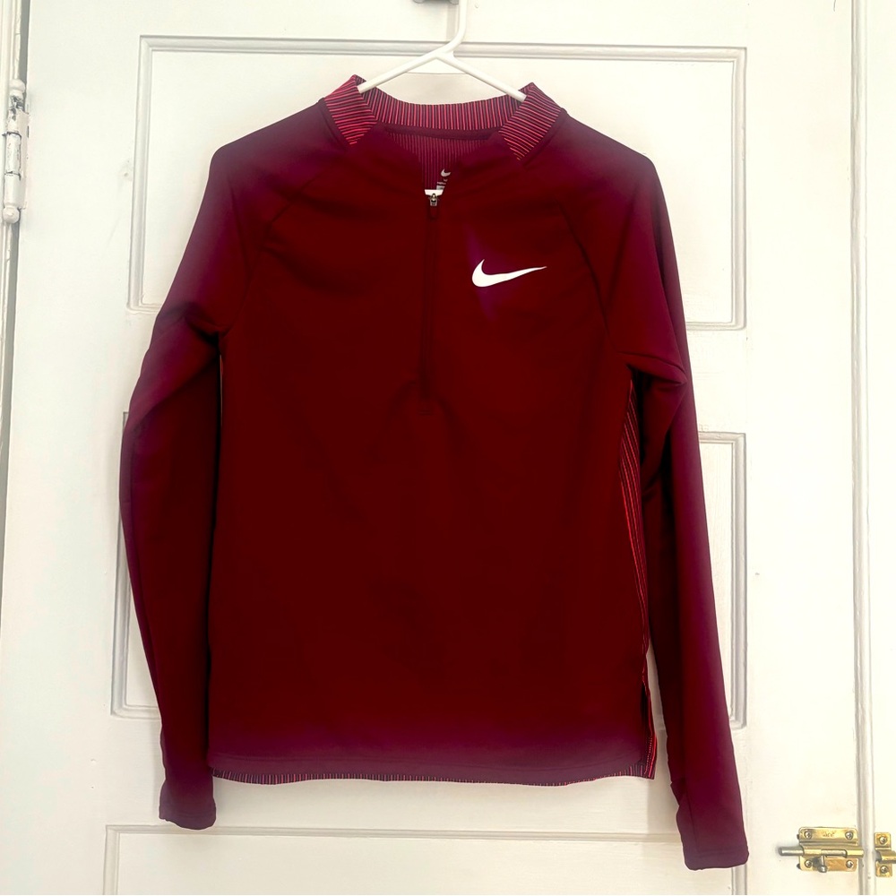 Nike Women’s quarter zip pullover - like new!